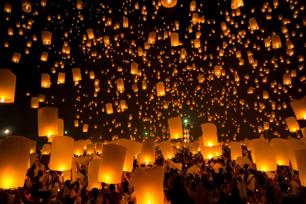 Flying Sky Lantern on Yeepeng festival, thai lanna tradition religion in Chiangmai thailand